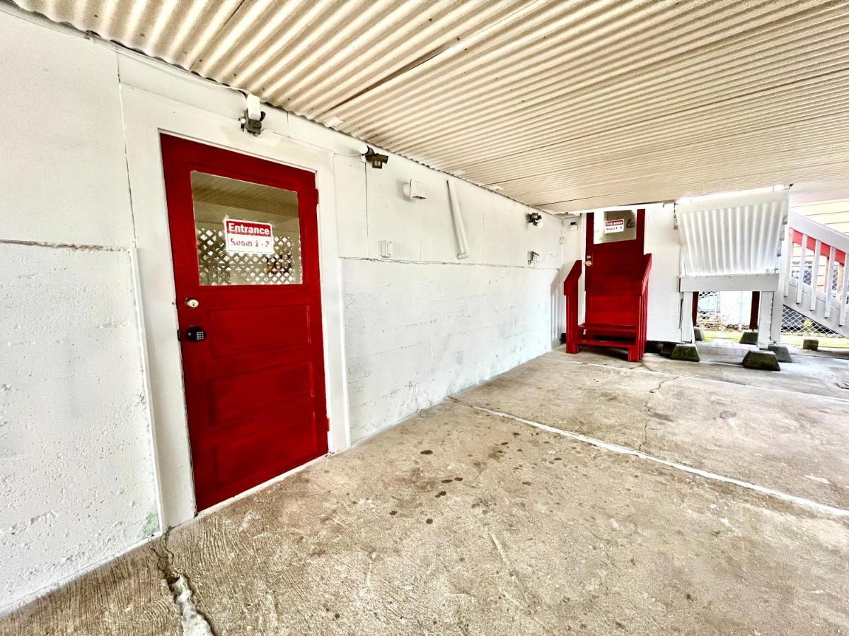 Private With Shared Bathrooms And Air Conditioning 10 Minutes From Seatac Airport *
