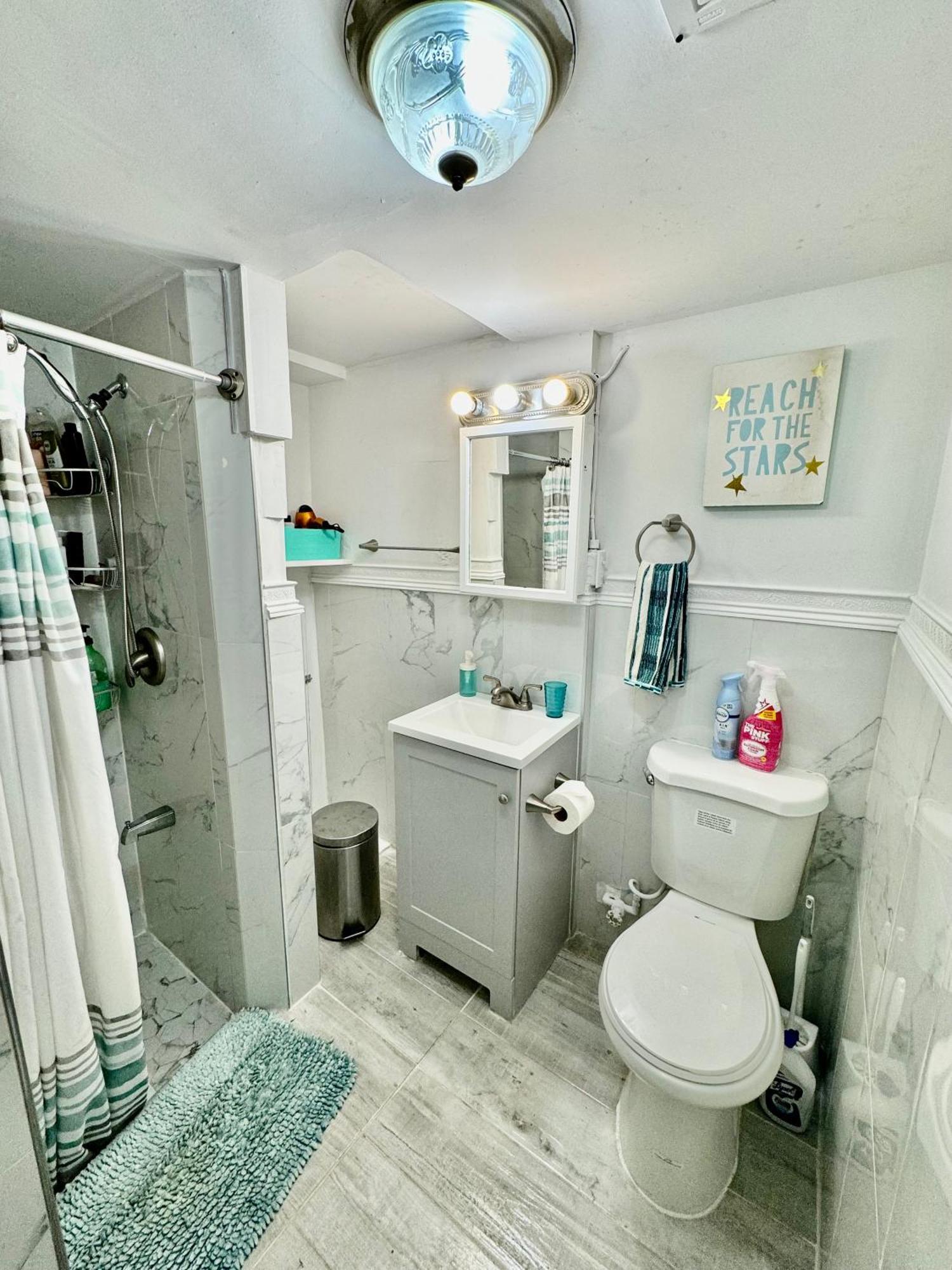 Habitación en casa particular Private With Shared Bathrooms And Air Conditioning 10 Minutes From Seatac Airport
