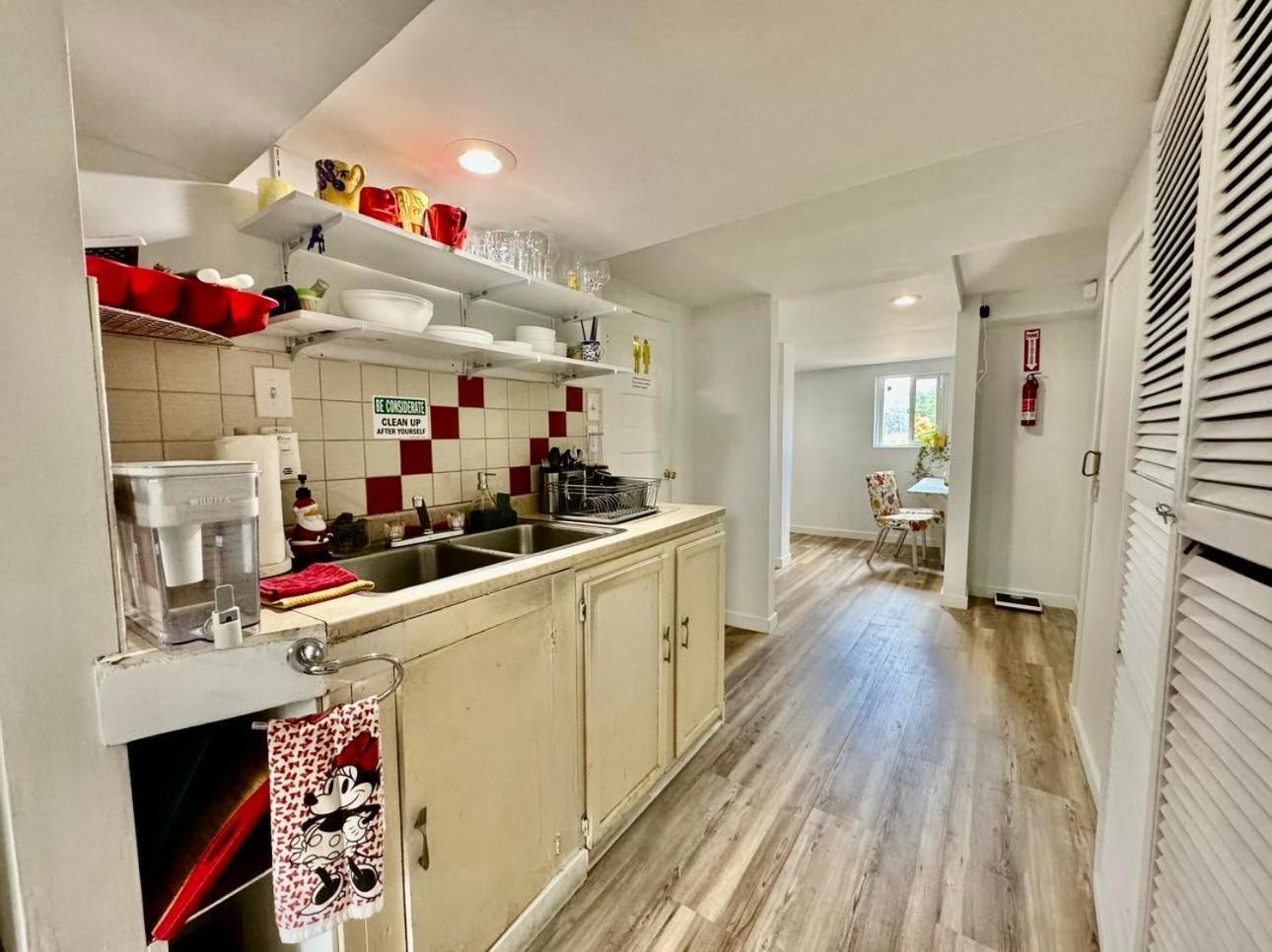 Private With Shared Bathrooms And Air Conditioning 10 Minutes From Seatac Airport Habitación en casa particular Seattle